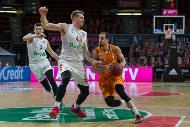 而显得更加 而显得更加